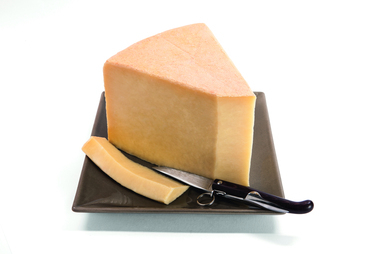 Cantal jeune AOP 1/16 de meule 30% 2.6Kg